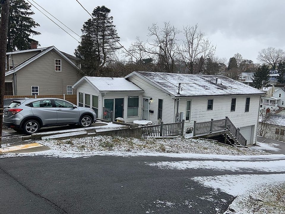 Corner view Charles and Bond