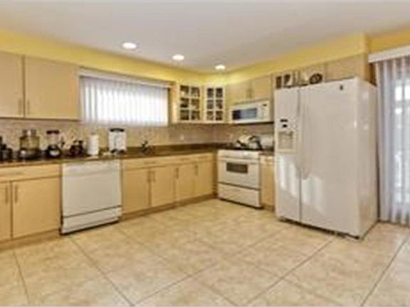 4th image of 7311 Avenue T