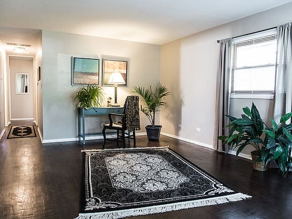 3rd image of 2712 Hyde Park Ave