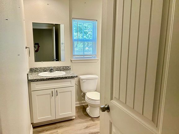 2nd image of 544-546 Live Oak Blvd