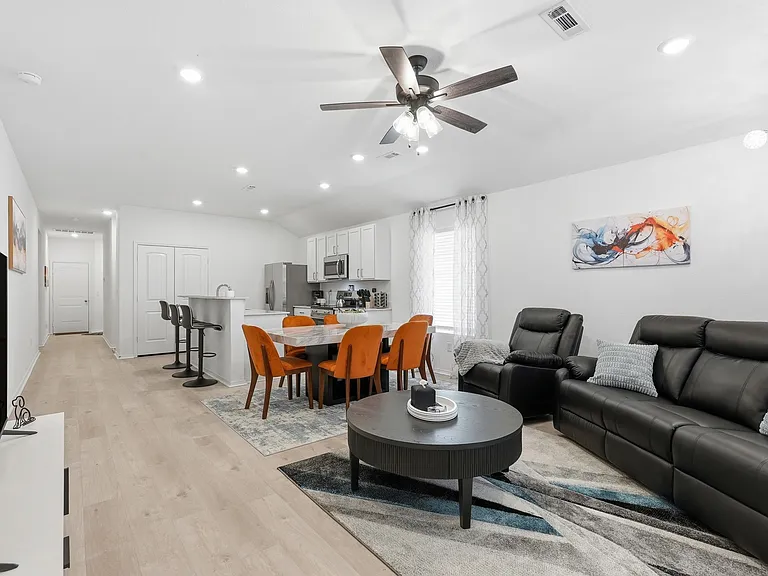 10904 Mason Dr — Photo 6