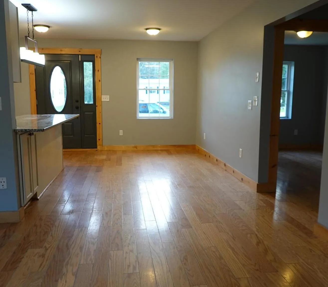 3 bed, 1150 sqft, $2,350 — Photo 4