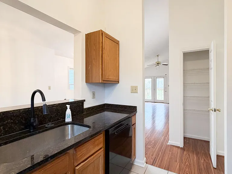 352 Chase Pl — Photo 7
