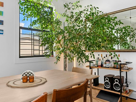 3rd image of 212 Franklin St #Penthouse