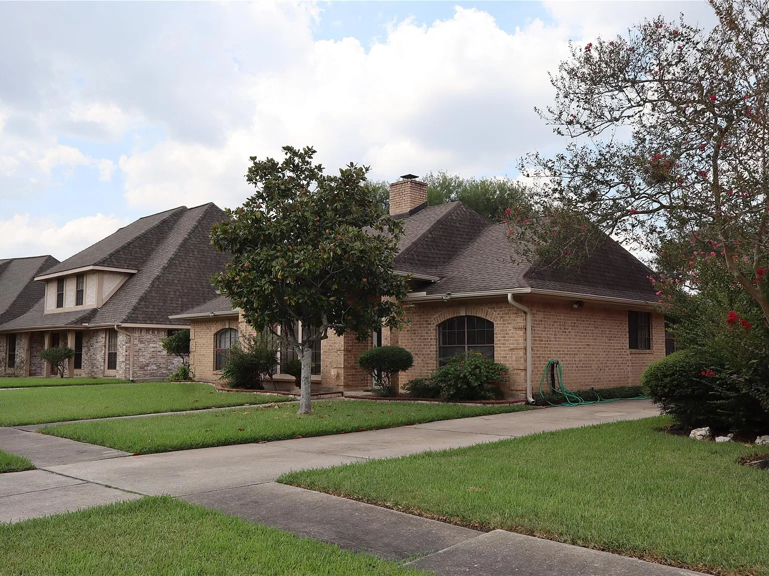 4 bed, 2.0 bath, 2219 sqft, $2,950 — Photo 3