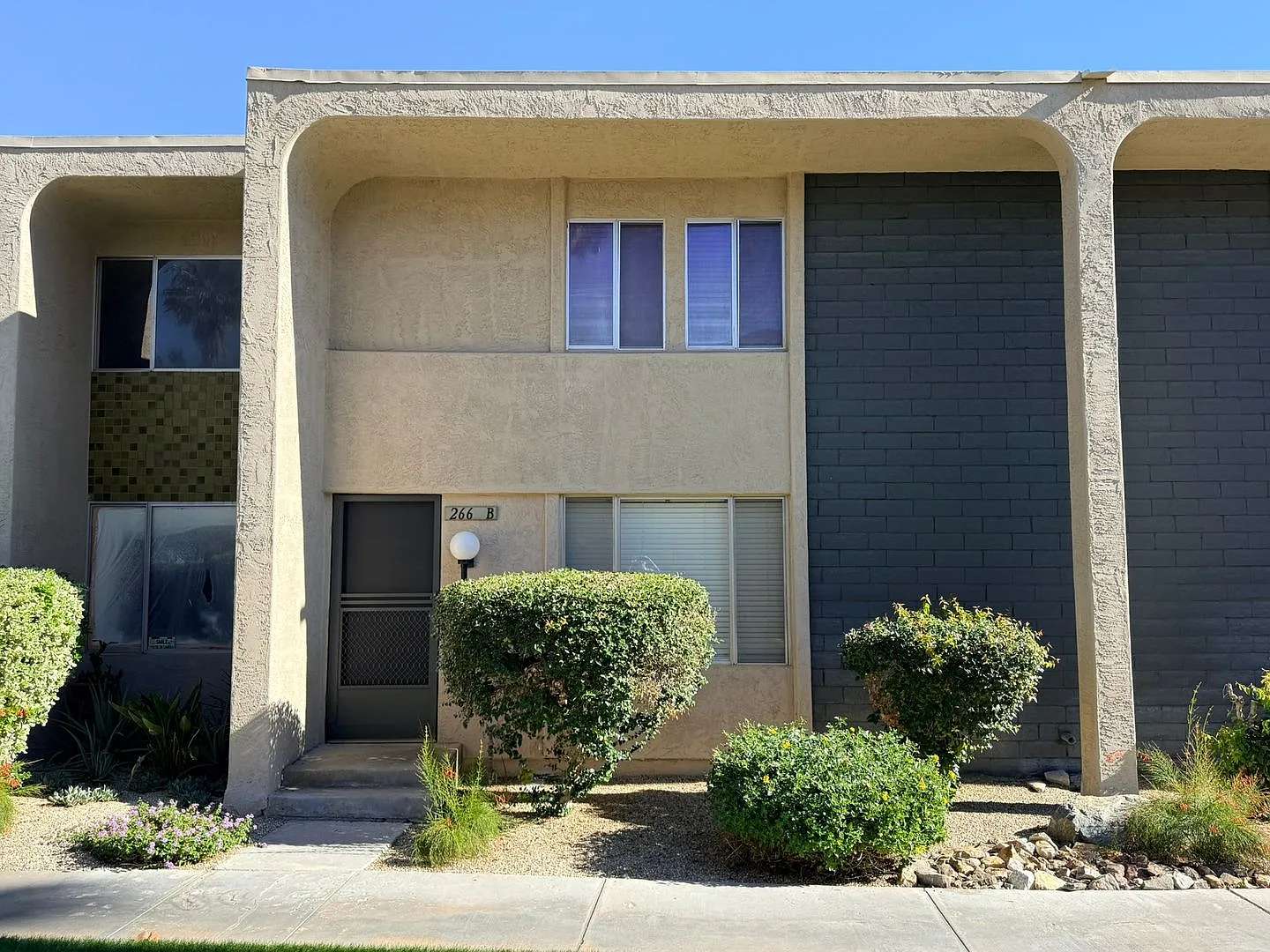 Spacious 3-Bedroom Condo in the Indian Canyon Gardens Community — Photo 2