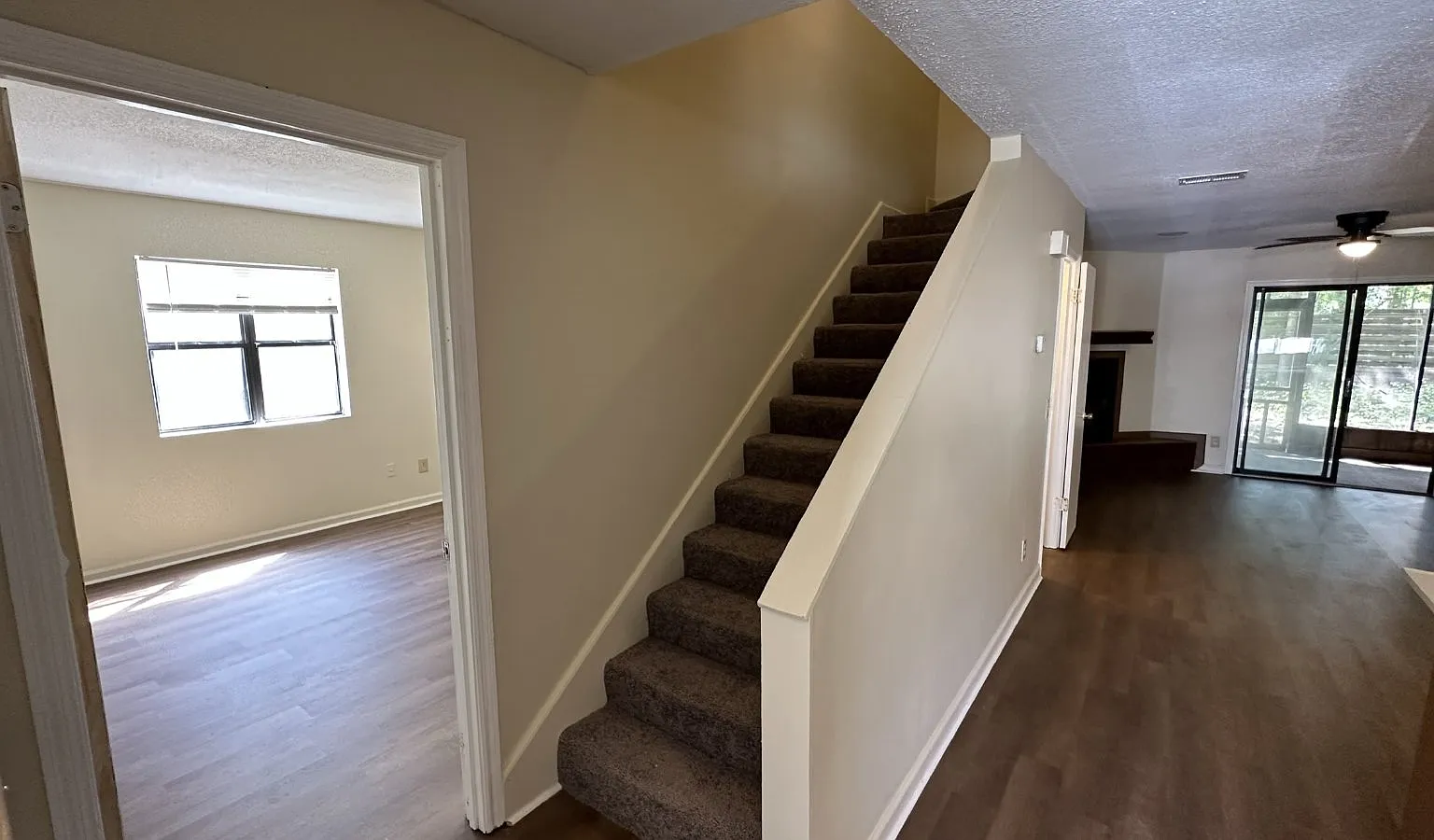 3 bed, 2.0 bath, 1320 sqft, $1,150 — Photo 3