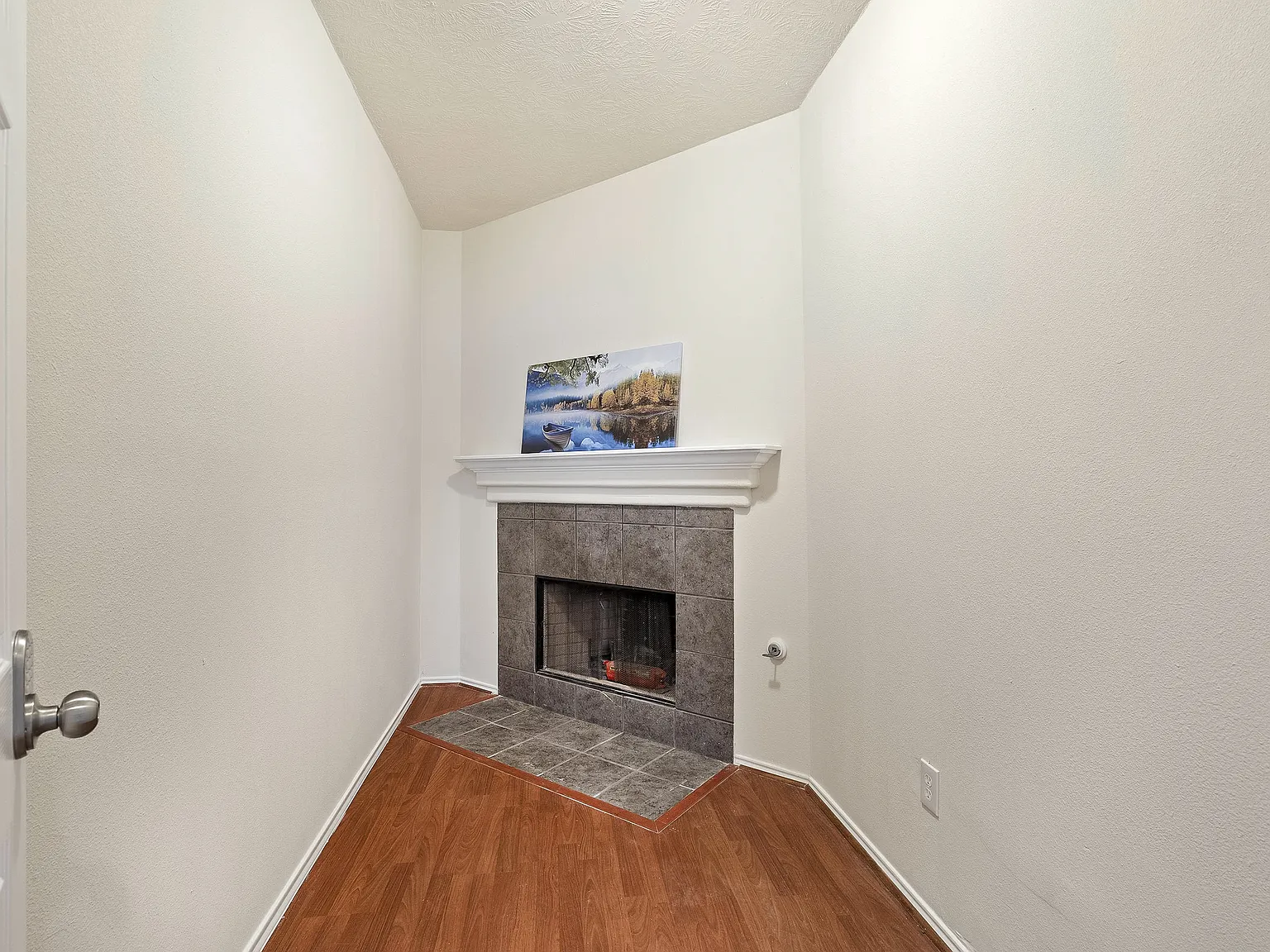 4 bed, 3.0 bath, 3045 sqft, $819 — Photo 3