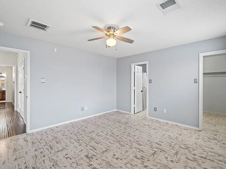 10702 Akron Ave — Photo 14
