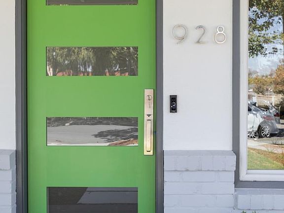 3rd image of 928 W Iowa Ave