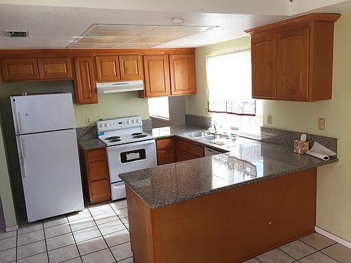 5th image of 4215 Chinquapin Way