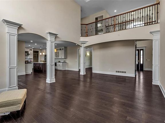 4th image of 5538 Meadowglen Dr