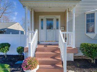 239 Orchard Ave, Belford, NJ 07718