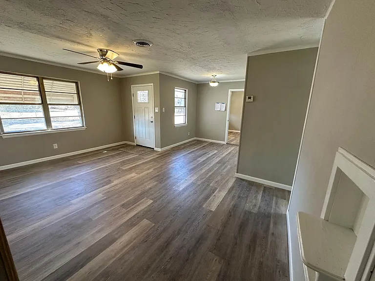 1128 E Aberdeen St — Photo 5
