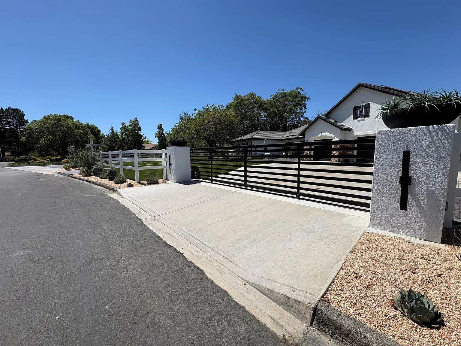 5 bed, 4337 sqft, $9,950 — Photo 3