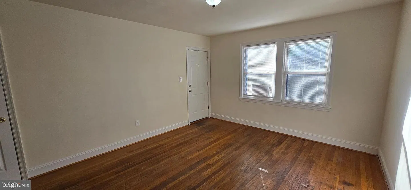 3 bed, 1.0 bath, 1000 sqft, $1,550 — Photo 3