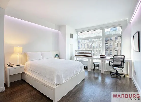 Sold by Warburg | media 4