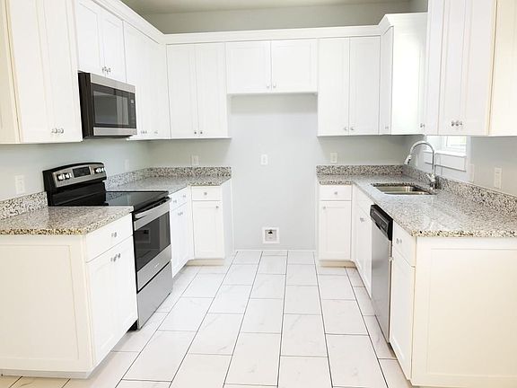 3rd image of 2917 W Park Row Blvd