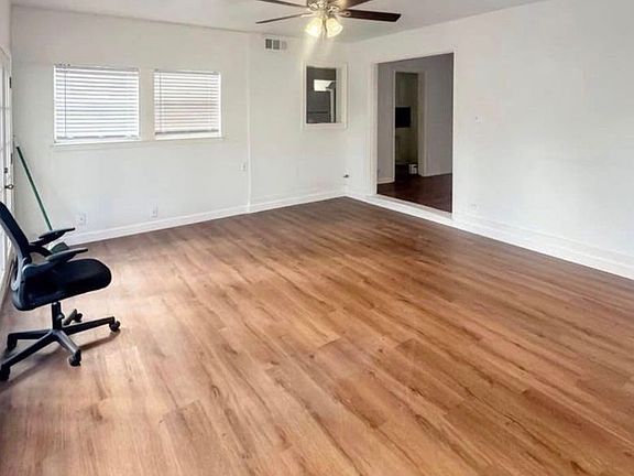 3rd image of 274 E Edgewood Pl