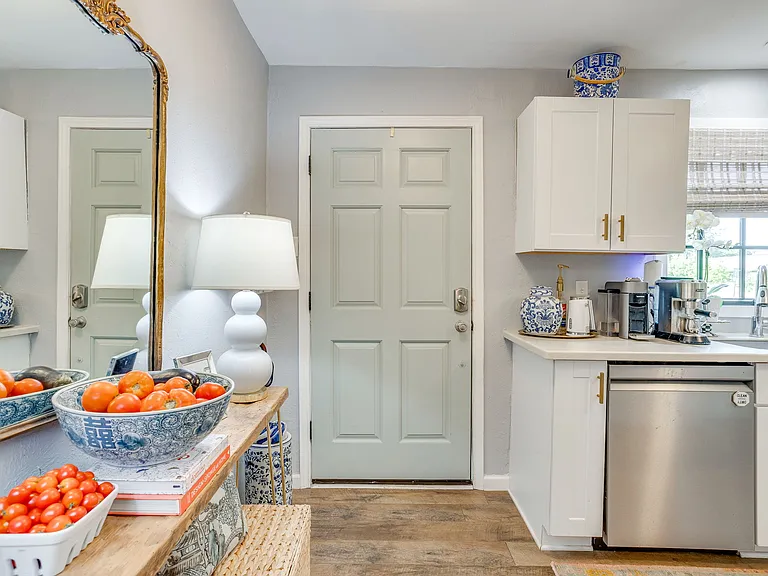 4632 Pershing Ave — Photo 5