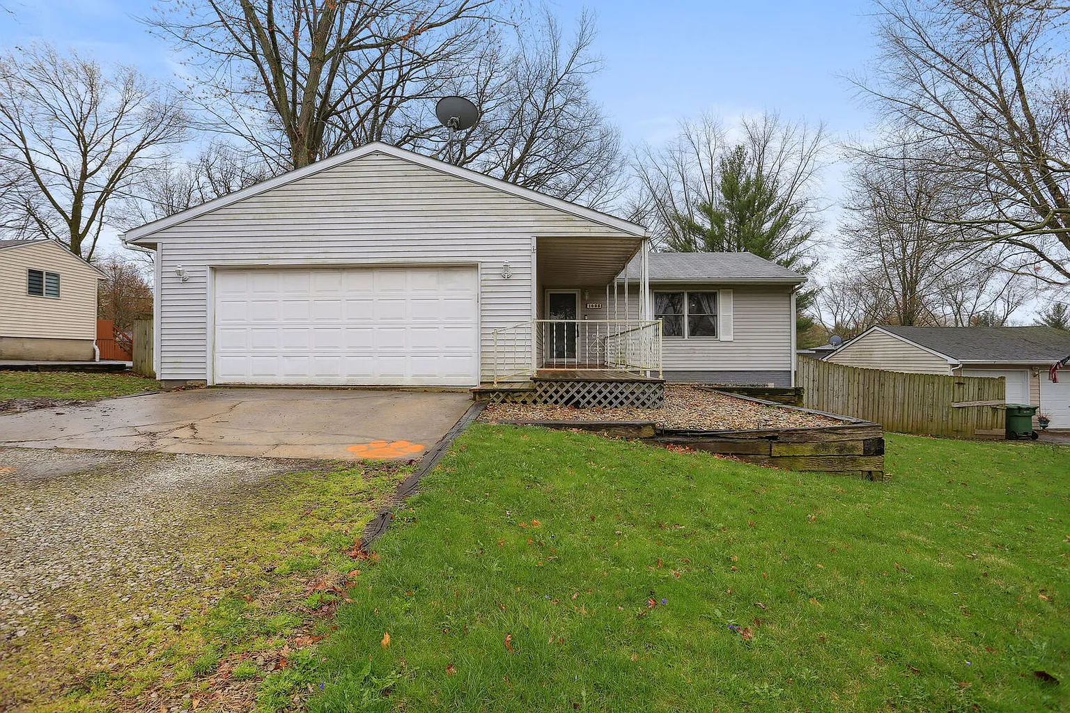 1005 Pin Oak Dr photo 1