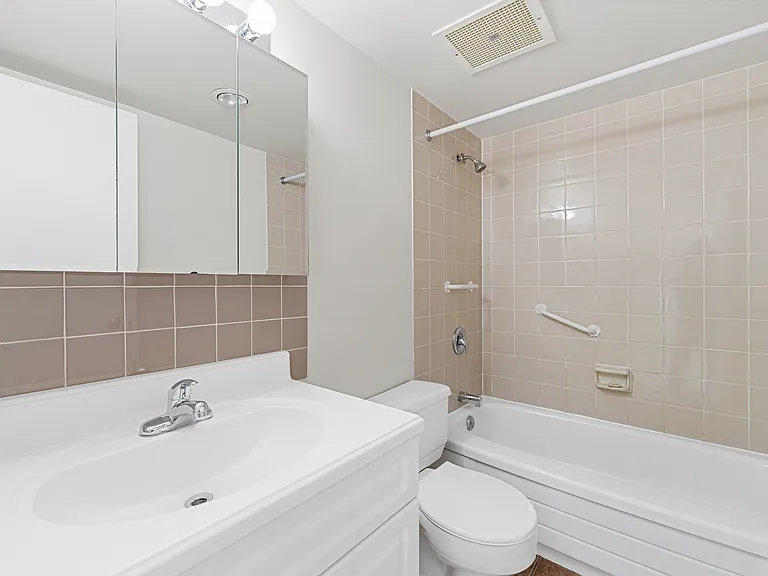 924 14th Ave SW #908 — Photo 16