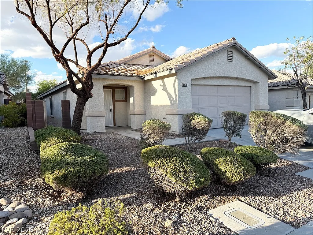 3 bed, 2.0 bath, 1284 sqft, $2,450 — Photo 1