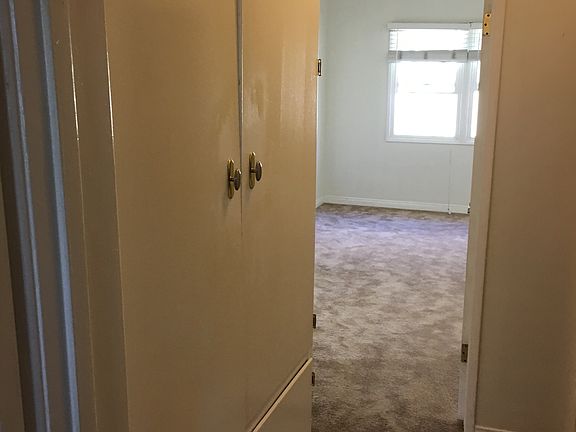 Hallway/bedroom 
