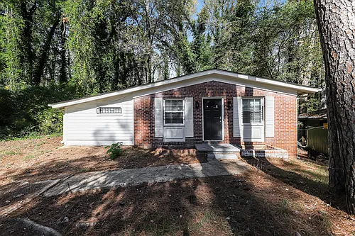 210 Oak Dr SE Photo 1