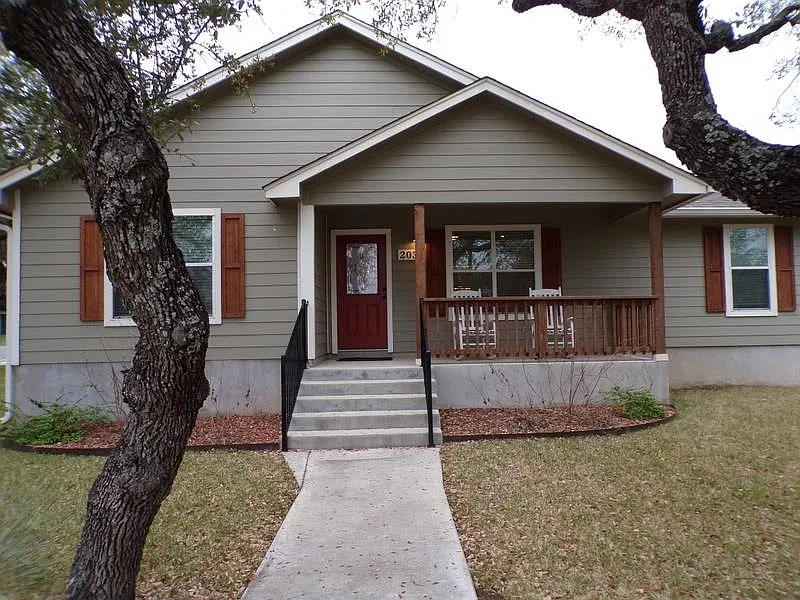 3 bed, 1464 sqft, $1,895 — Photo 1