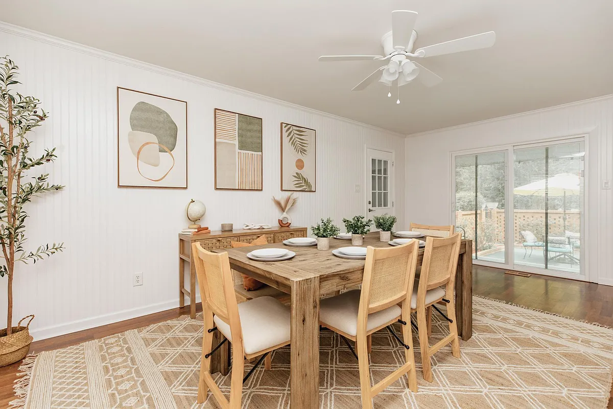 Large Dining Room space - 1502 Canterbury Ct