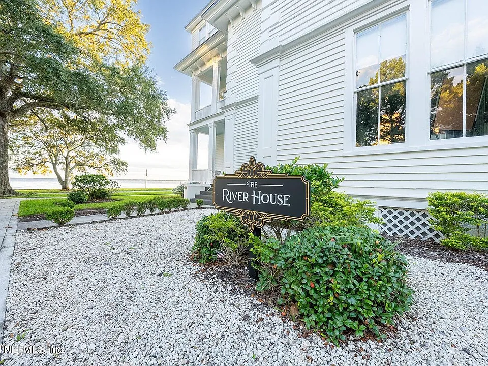 2105 River Blvd #3