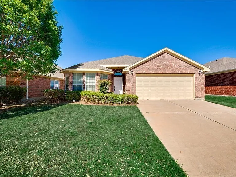 8633 Corral Cir — Photo 2
