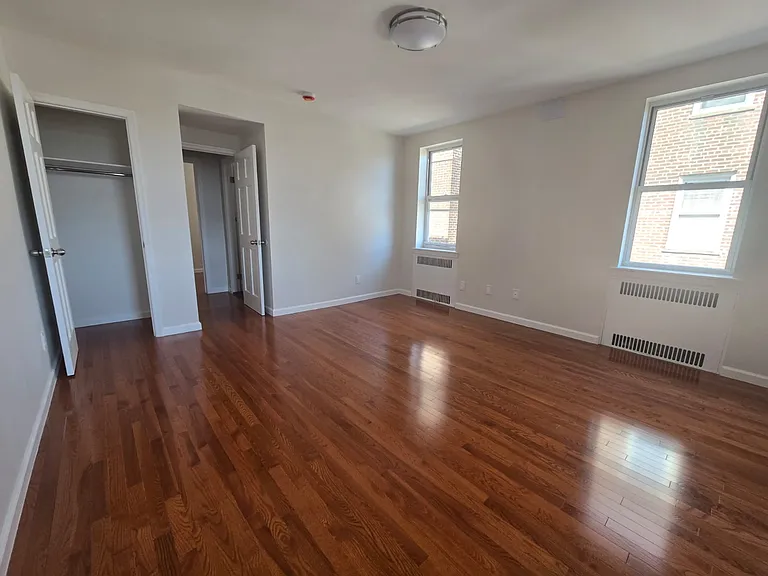 65th Pl — Photo 3