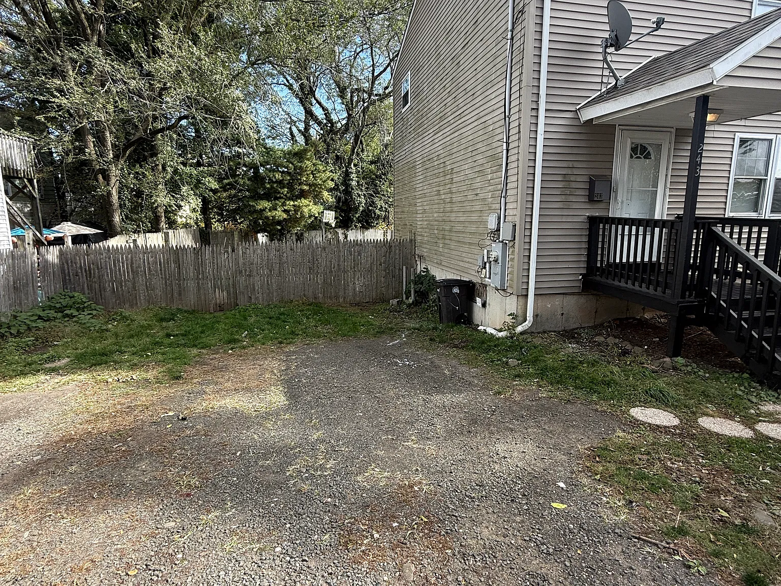 3 bed, 1.5 bath, 2520 sqft, $2,600 — Photo 1