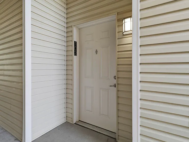 1st Floor Entry