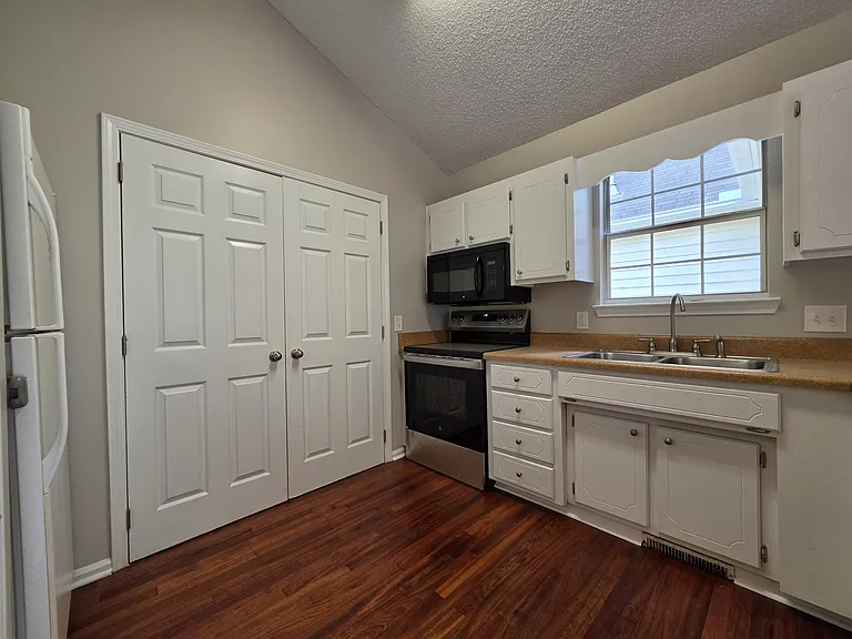 503 Dunwoody Dr — Photo 11
