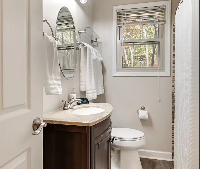 302 Lynn Dr — Photo 4