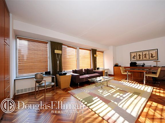 3rd image of 150-156 W 56th St APT 4211