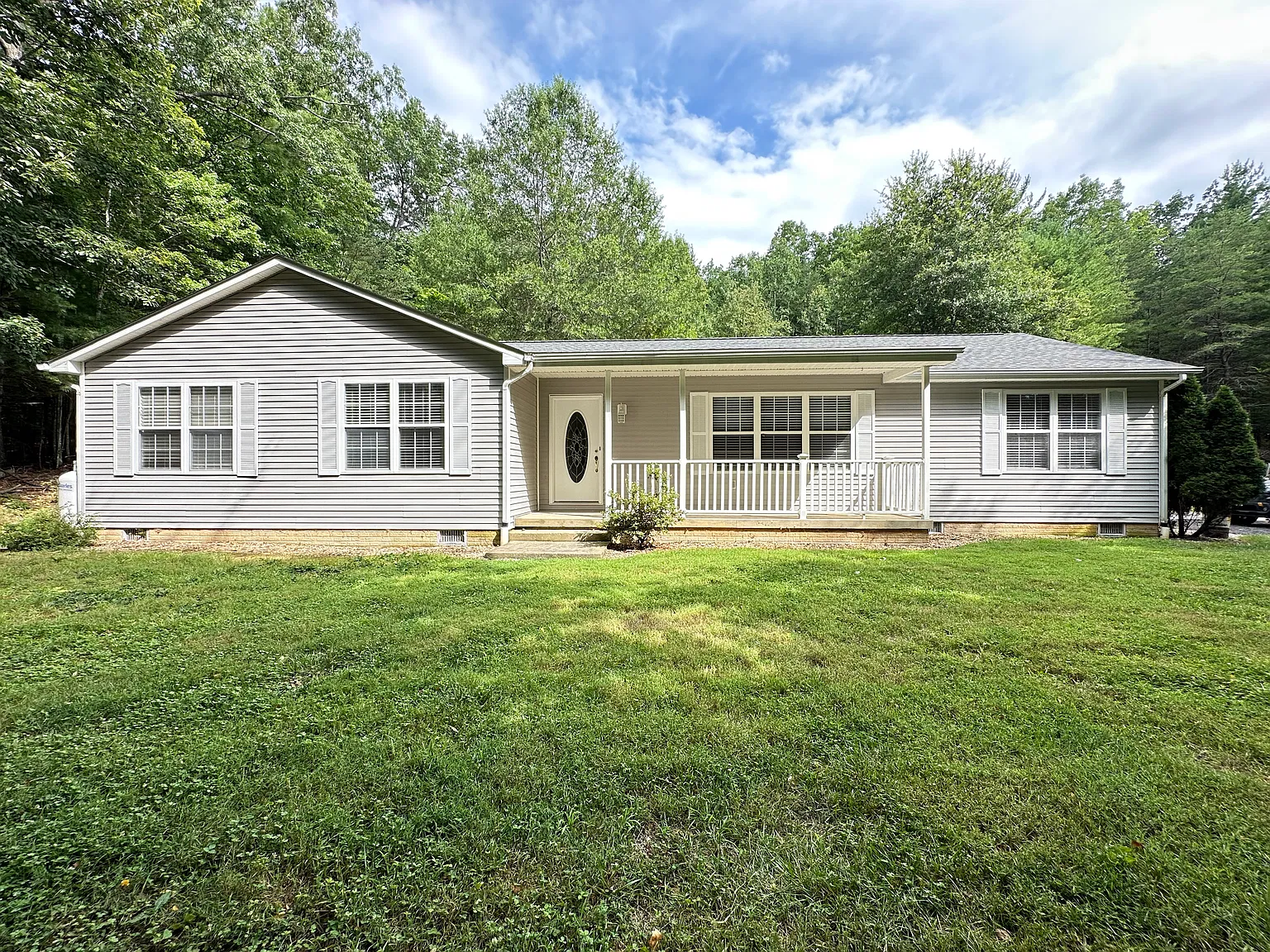 1304 Jollett Rd — Photo 1