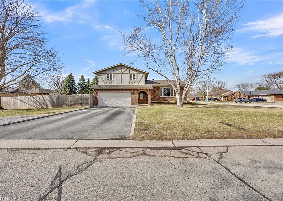 1st image of 4 Demeyere Ave
