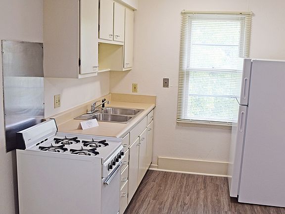 3rd image of 402 W Clark St #17022491