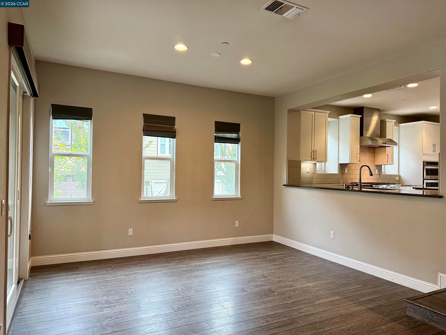 4 bed, 2385 sqft, $6,250 — Photo 4