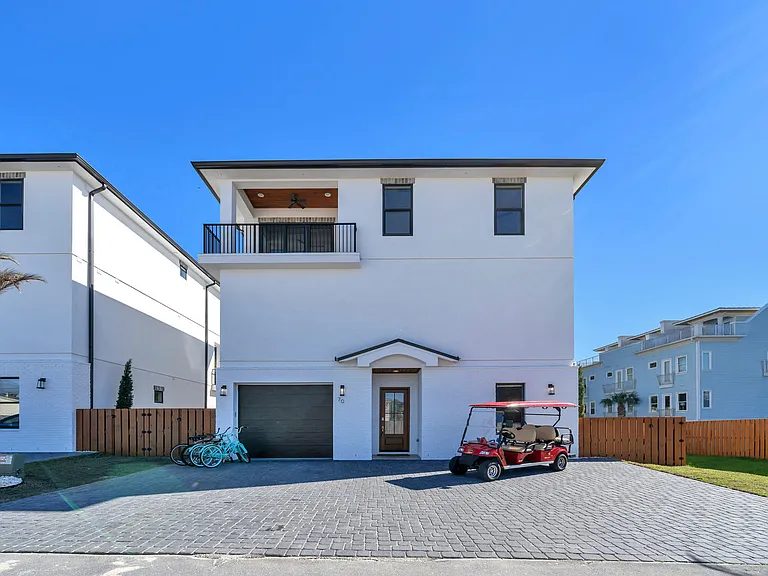 70 Leisure Ln — Photo 2