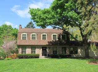 221 Ellen Ln, Batavia, IL 60510