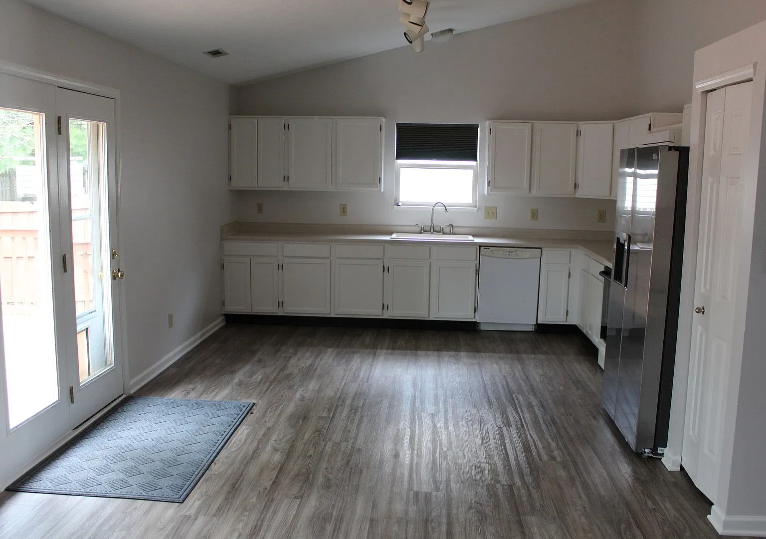 Move In Ready 3 BR Ranch in Brownsburg! — Photo 3