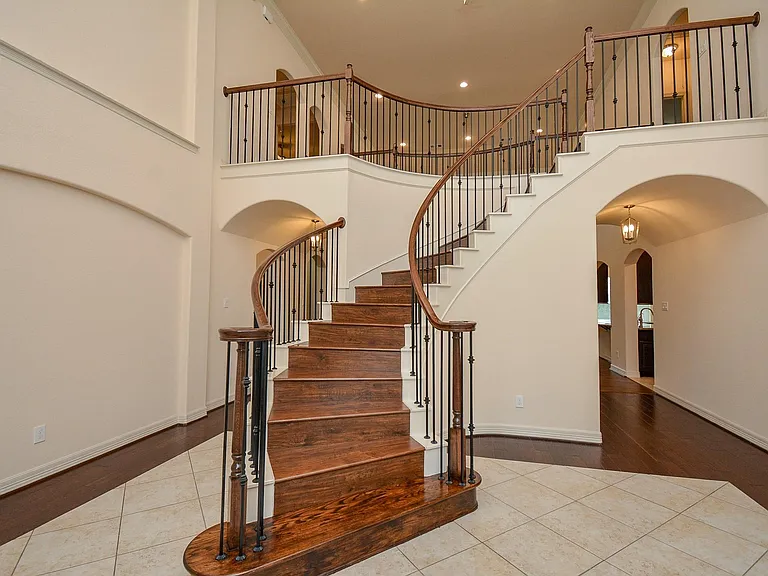 23610 Esperia St — Photo 3