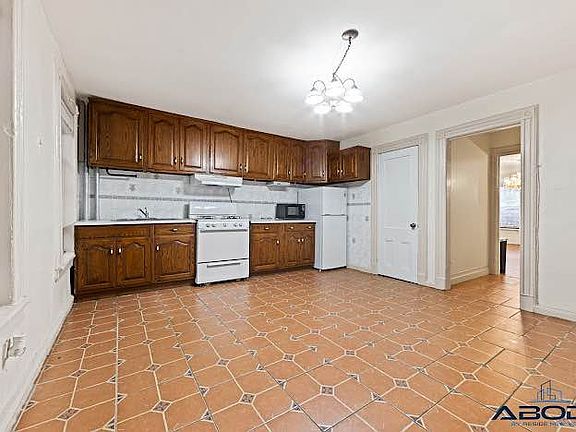 5th image of 279 Hart St #1