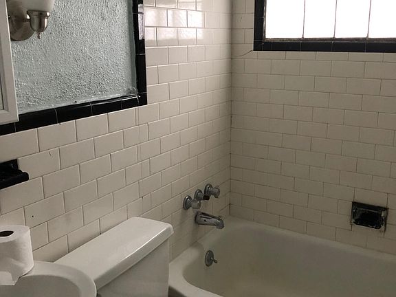 5th image of 647 Englewood Ave APT 3