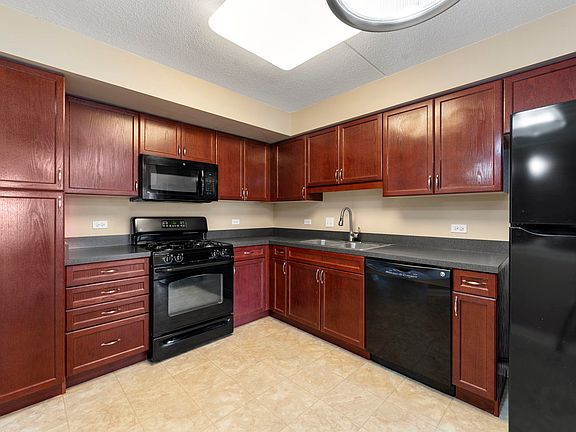 5th image of 390 Western Ave #602